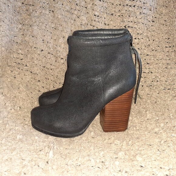 JEFFREY CAMPBELL-Rumble Black Textured Leather Booties-Back Zip-Sz 8-Excellent - Picture 2 of 7